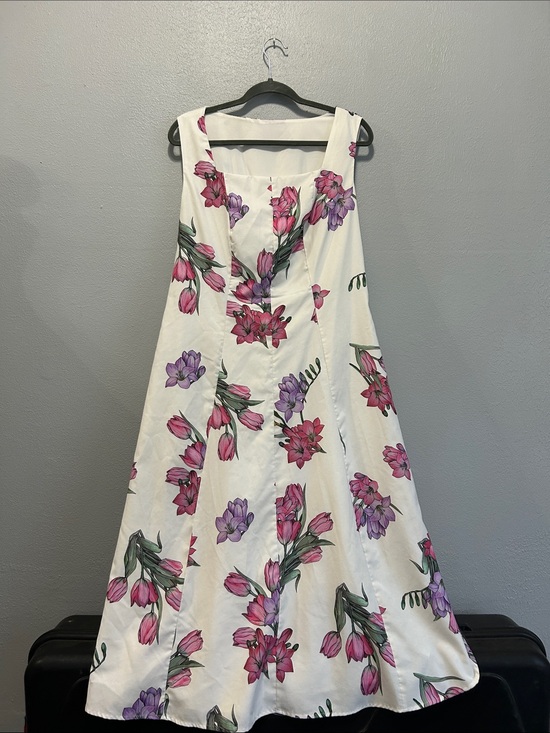 BloomChic Dresses & Skirts - BloomChic White Dress with Pink Floral Detail
